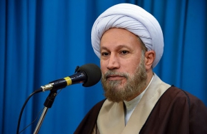 تواضع آيت اله!