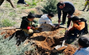 *فرزندان بی&zwnj;سرپرست در پویش نذر ورزشی، گل کاشتند* &nbsp;